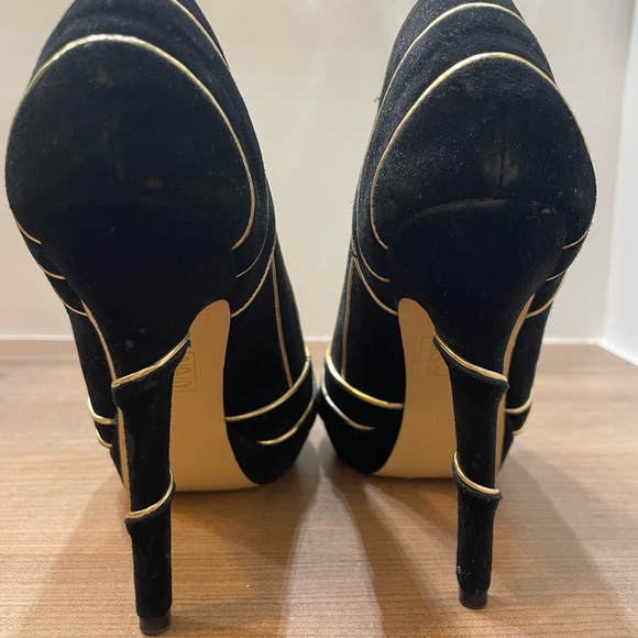 BCBG sandals black and gold 7 1/2 - Picture 4 of 5